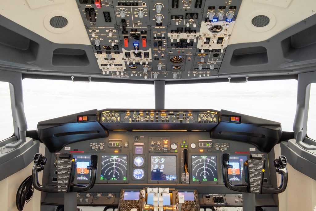 Cockpit B737 Completo